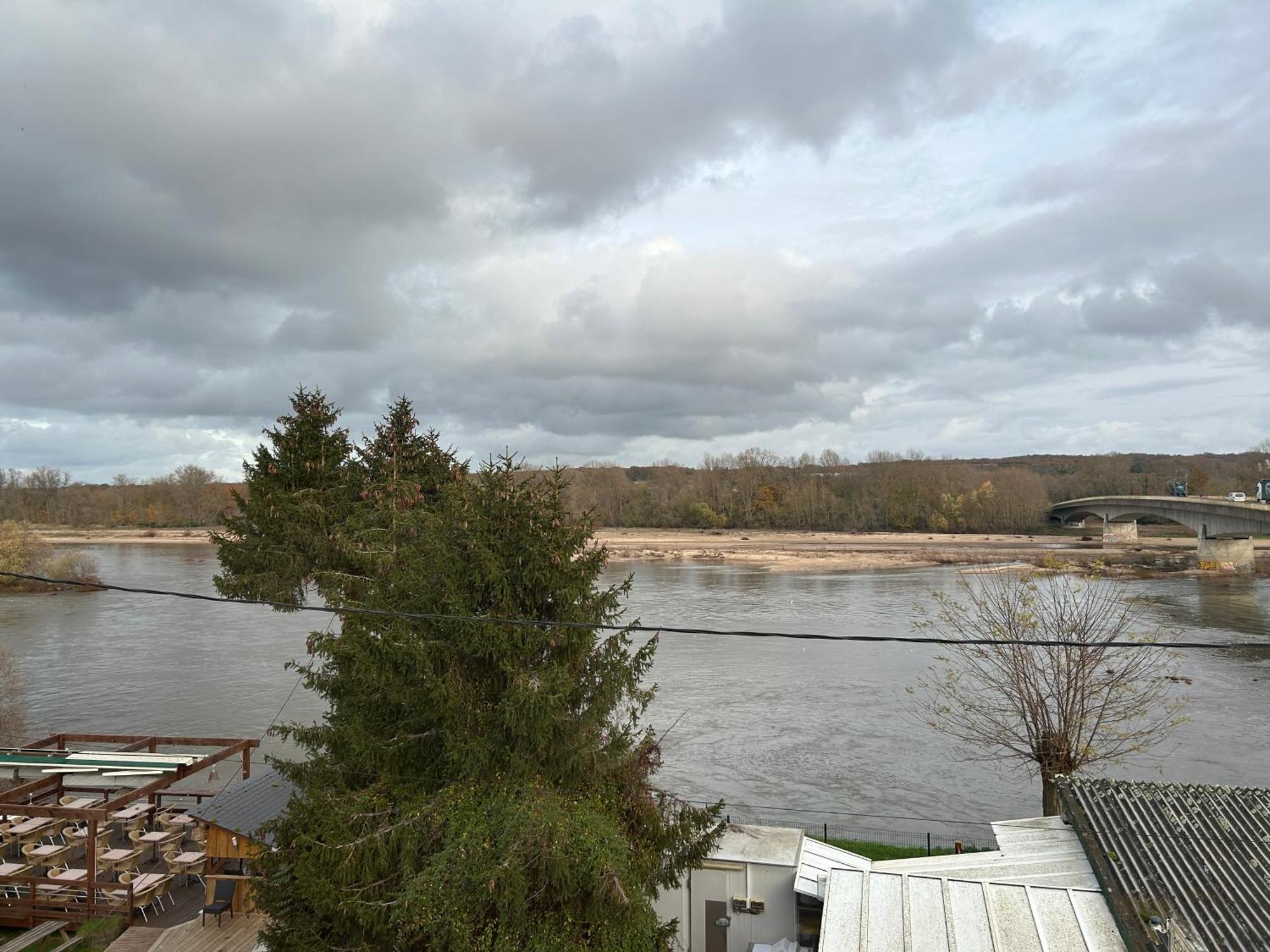 Hotel De La Loire Saint-Satur ภายนอก รูปภาพ